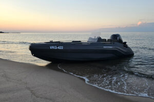 SEA STORM 17 HDPE Extra tartós műanyag csónak piros – 518 cm - Image 17