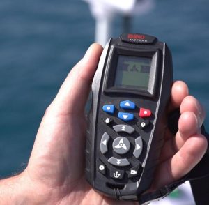 RHINO BMR GPS NxT 65 Longshaft 12V első villanymotor fehér - Image 9