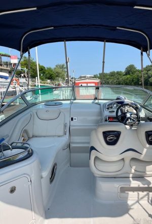 CROWNLINE 250 CR (2009) – Kabinos motorcsónak gazdag felszereltséggel és YANMAR 6LPA315 dízelmotorral - Image 6