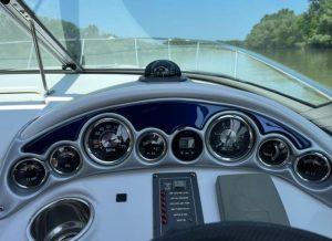 CROWNLINE 250 CR (2009) – Kabinos motorcsónak gazdag felszereltséggel és YANMAR 6LPA315 dízelmotorral - Image 8