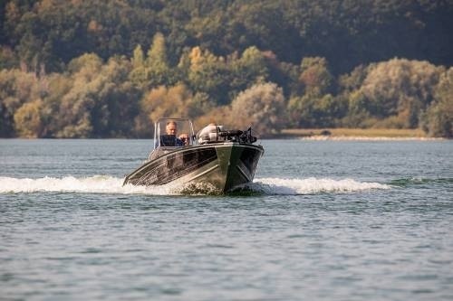 Tengeri hajó a csúszdán